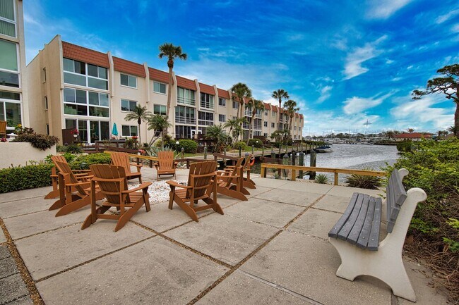 Building Photo - Annual 2-Bedroom 2-Bathroom Second Floor Condo on Venice Island with Stunning Waterfront!