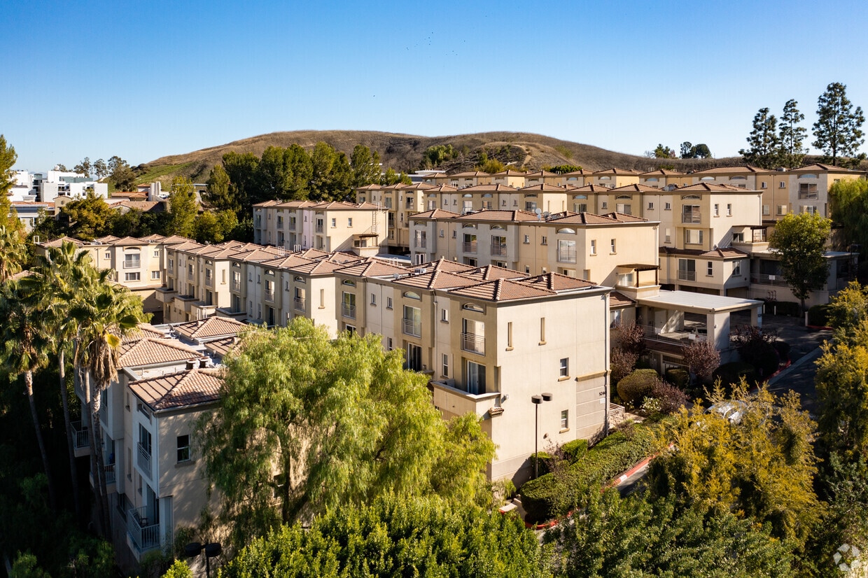 Primary Photo - Bella Montagna