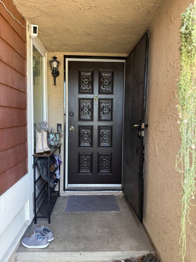 Foto del edificio - Move in Ready 3bed/3bath, beautiful backyard