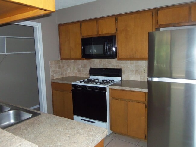 Building Photo - Cool duplex on large wooded lot in SW Austin