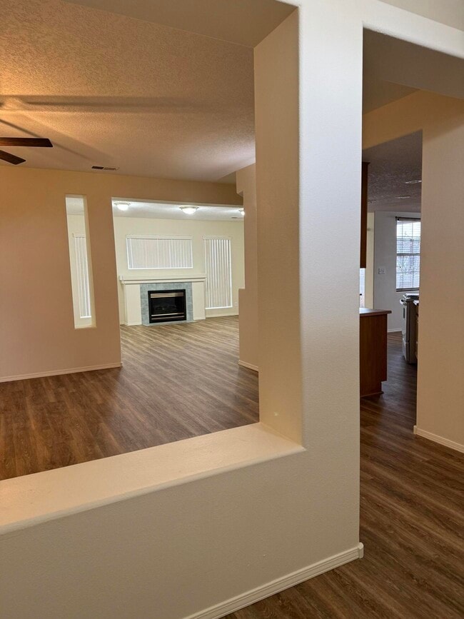 Foto del edificio - 6933 Glen Hills Dr NE