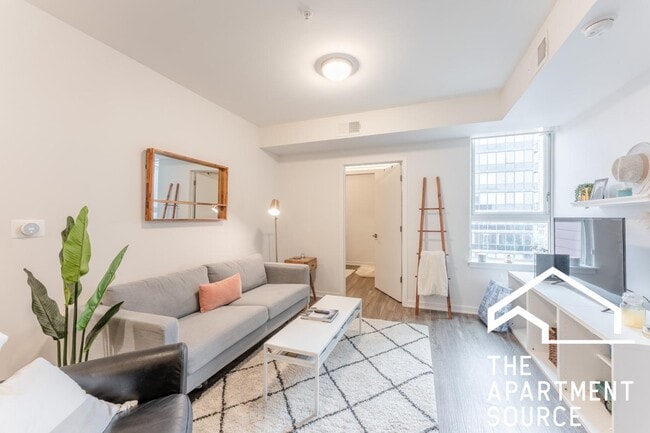 Building Photo - 1325 N Wells St