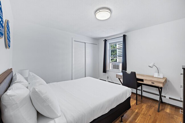 Foto del edificio - Natural light throughout