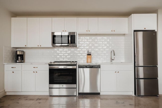 Building Photo - 505 E Travis St