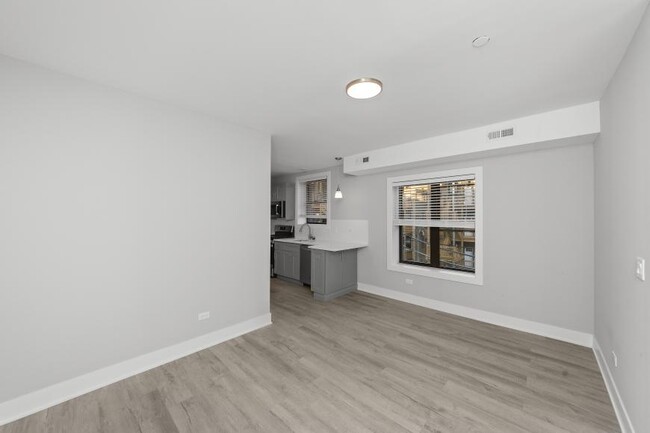 Building Photo - 2 bedroom in Evanston IL 60202