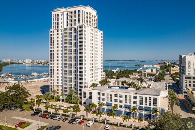 391 Cleveland St Clearwater, FL - Water's Edge Condominiums