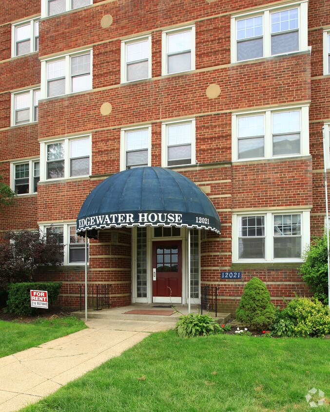 Edgewater House Apartments in Lakewood, OH