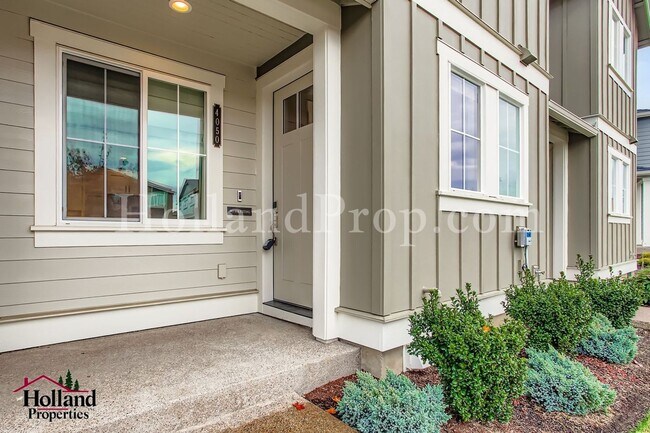 Foto del edificio - **Price drop: $2395 + $150.00 off for your first 3 months**- Lovely 3 bedroom home in Hillsboro