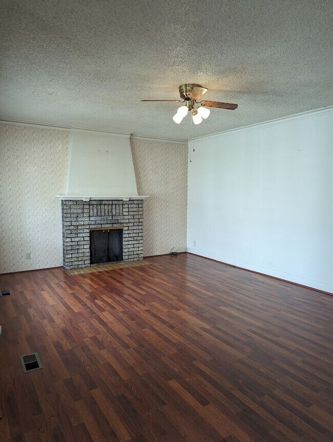 Foto del edificio - Charming 3 bedroom Normal Hill house