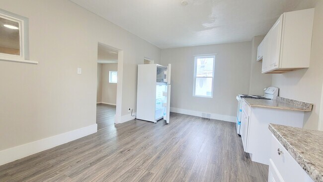 Building Photo - 3988 Lake Ave