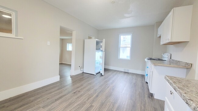 Foto del edificio - 3988 Lake Ave