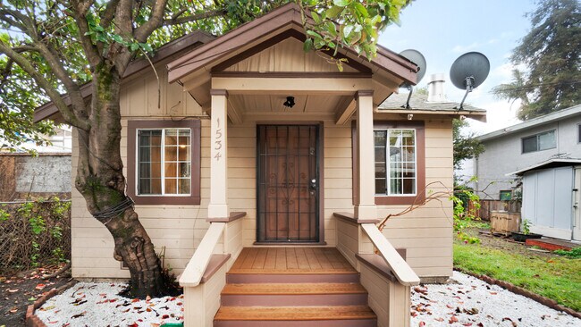 Building Photo - 1534 Woolsey St