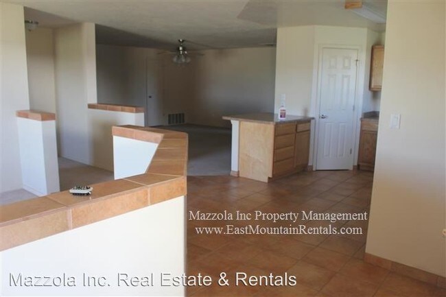 Building Photo - 3 br, 1 bath House - 22C Vallecitos