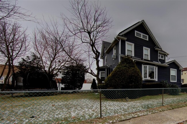 Building Photo - 29 3rd Ave