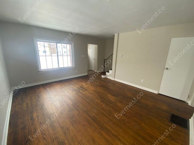 Foto del edificio - 379 N Roosevelt Ave