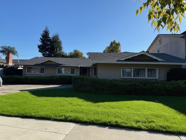 Home for the Holidays! 3 Bedroom, 2.5 Bath Single Family Home - Home for the Holidays! 3 Bedroom, 2.5 Bath Single Family Home