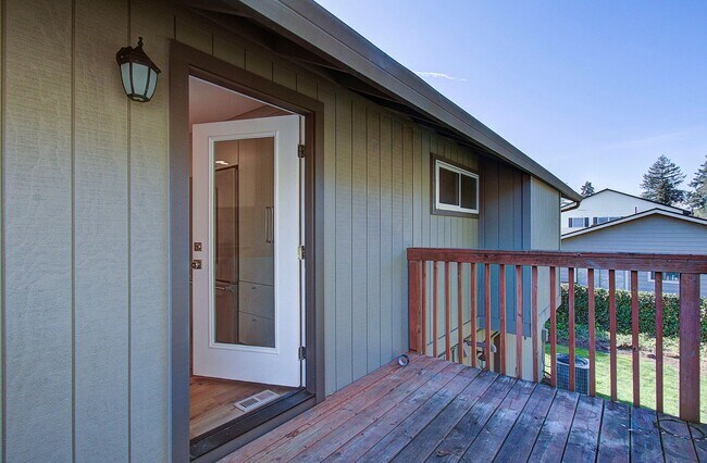 Foto del edificio - Spacious 4bd 2.5ba Home - Avail. Now!