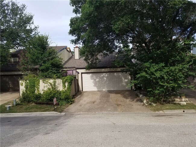 Building Photo - 8901 Newport Ln