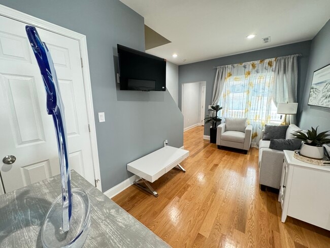 Building Photo - 202 Forest Rd