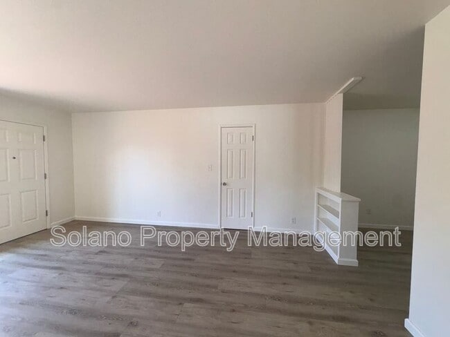 Building Photo - 741 Alamo Dr