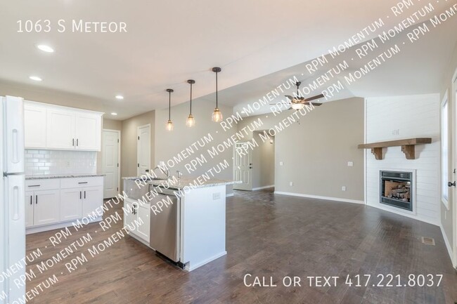 Building Photo - 3 BED, 2 BATH FARMHOUSE FOR RENT