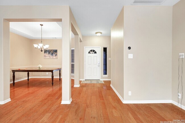 Building Photo - 5 Willow Heights Dr