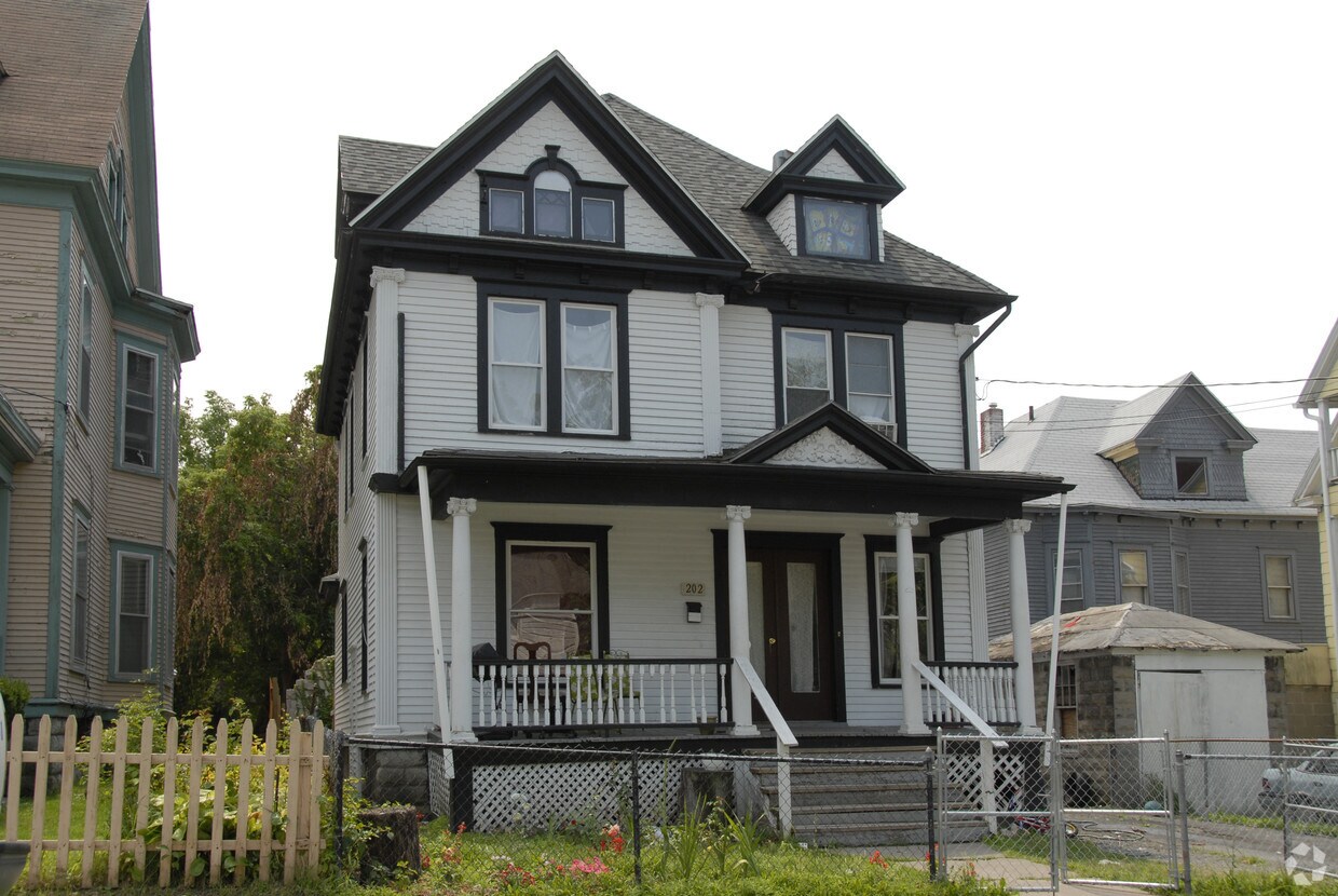 Building Photo - 202 Elk St