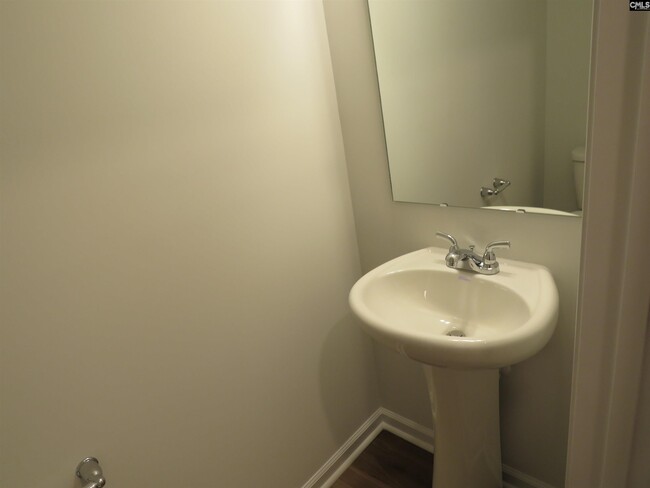 Foto del edificio - 425 Pepperbush Ln