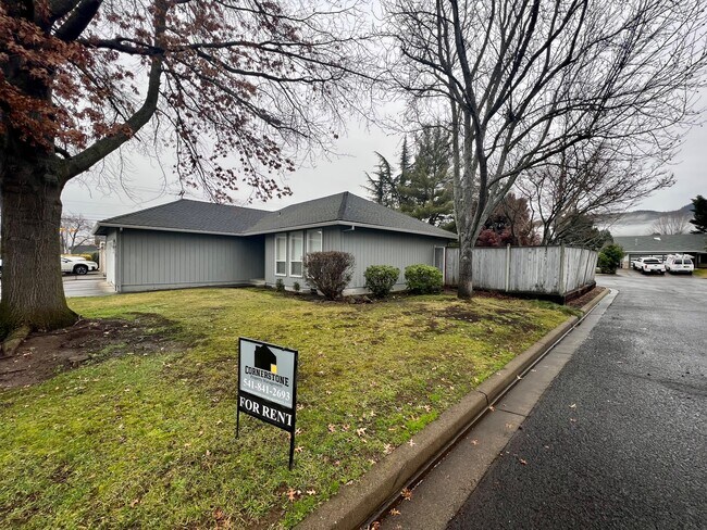 Building Photo - 2982 Stonebrook Dr