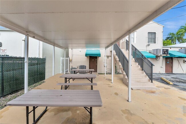 Building Photo - 313 N Krome Ave