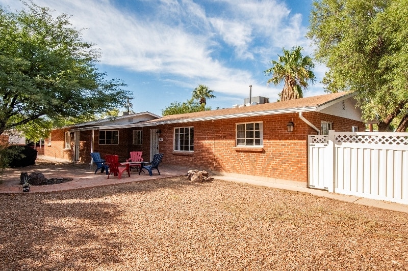 Primary Photo - 2402 E Copper St