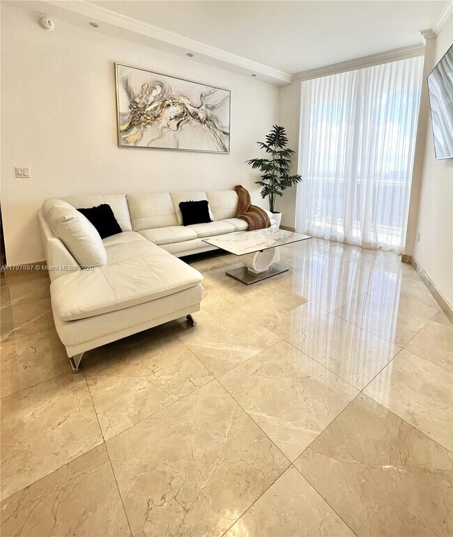 Foto del edificio - 15901 Collins Ave