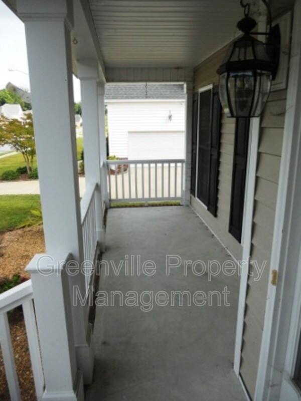 Building Photo - 642 Cedar Ridge Dr