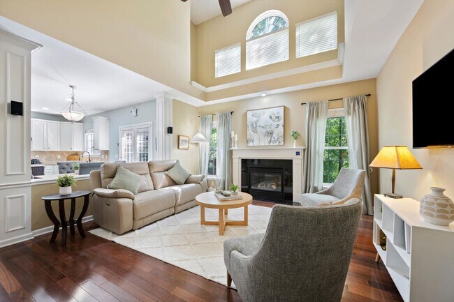 Foto del edificio - 4 Bedroom, 3 Bath Home w/ 2 Car Garage; Fl...