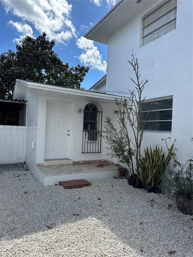 Foto del edificio - 3636 SW 6th St