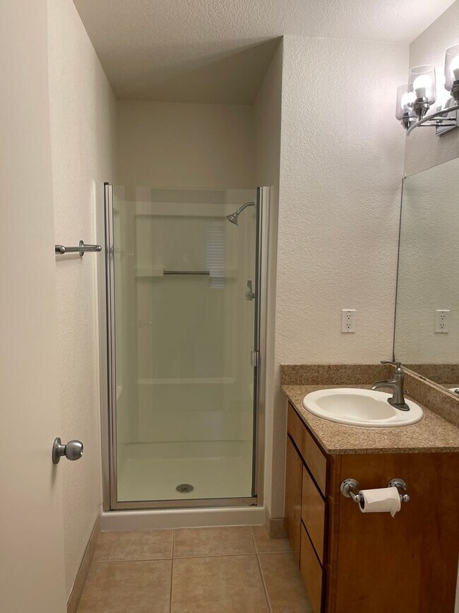 Foto del edificio - Chico Condo- MOVE IN SPECIAL- Elegant-3 be...