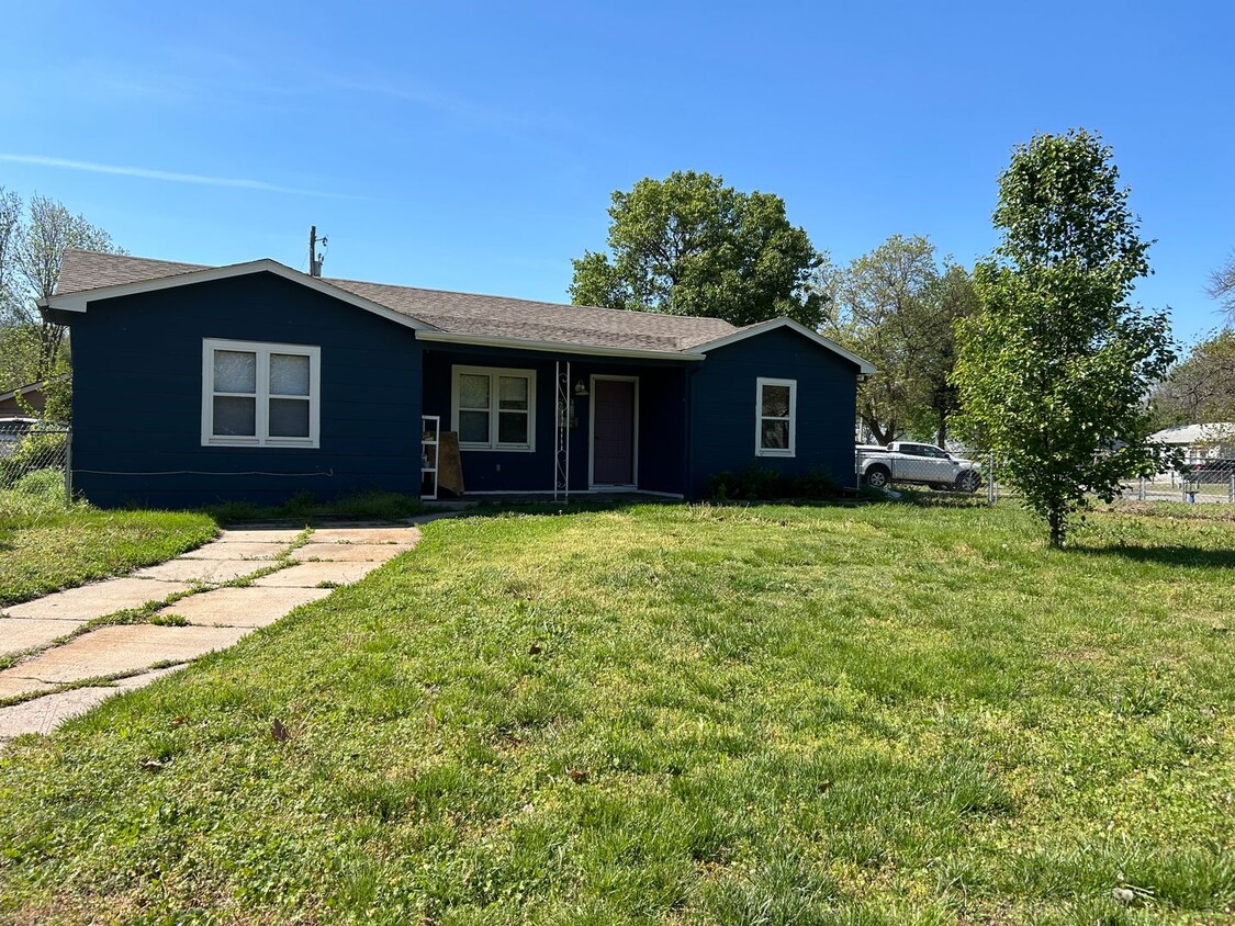 Primary Photo - Adorable 3 bedroom 2 bathroom