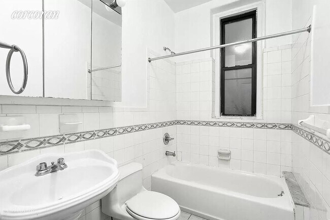 Building Photo - 202 W 107th St