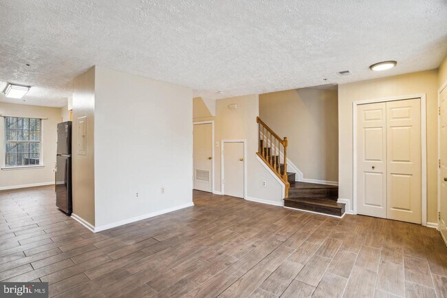 Foto del edificio - 7218 Mahogany Dr