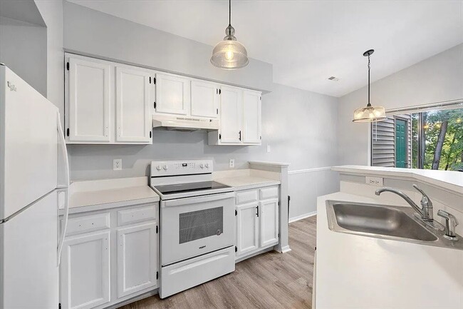 Building Photo - 408 Spring Brooke Dr