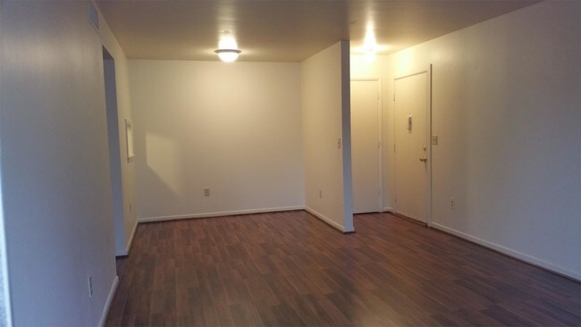 Building Photo - 3440 Triangle Dr