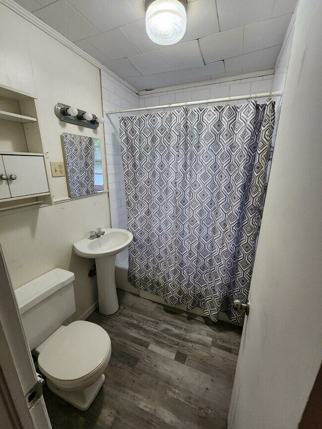 104 Greenlawn Dr Unit 3, Sparta, TN 38583 Apartments in Sparta, TN