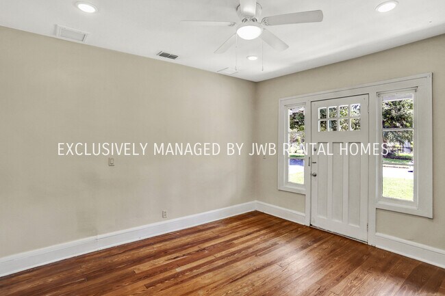 Building Photo - 4315 Appleton Ave
