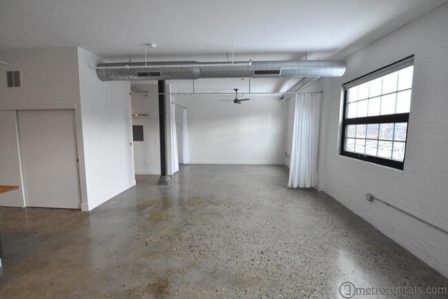 Building Photo - Lear Block
