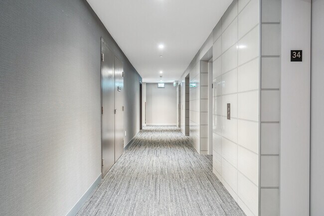 Photo du bâtiment - 357 King St W