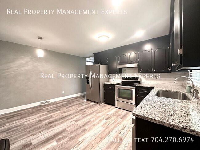 Foto del edificio - 8051 Southway Rd