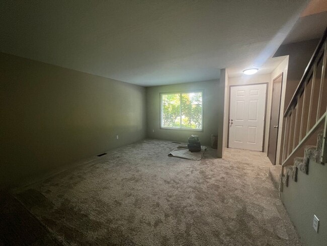 Building Photo - Renovated two bedroom townhouse near downt...