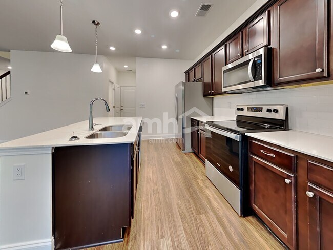 Foto del edificio - 223 S Live Oak Dr