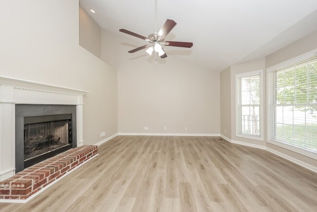 Building Photo - 151 Braxton Ln E