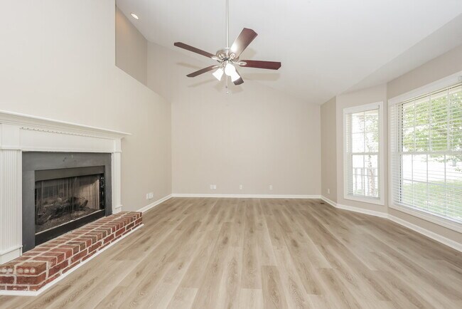 Foto del edificio - 151 Braxton Ln E